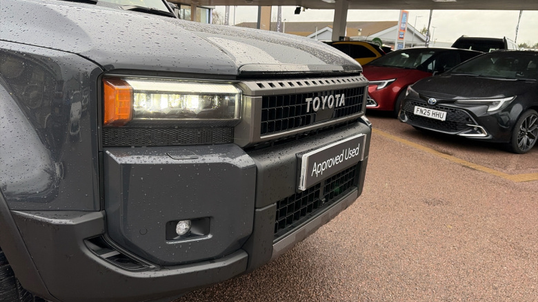 Toyota Land Cruiser 2.8 D-4D 204 Invincible 5dr Auto [7 Seat] Diesel Station Wagon